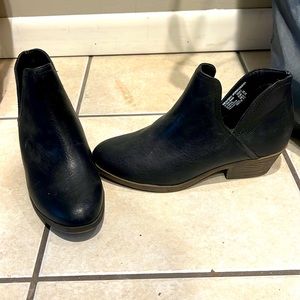 Faded Glory black bootie